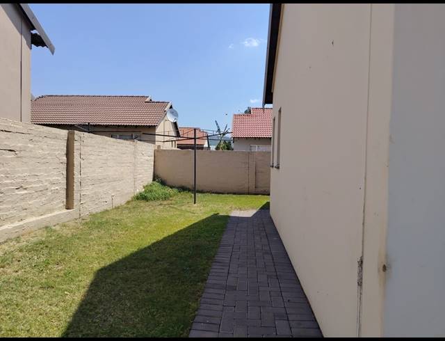 3 BEDROOM TOWNHOUSE FOR SALE IN WATERKLOOF AH